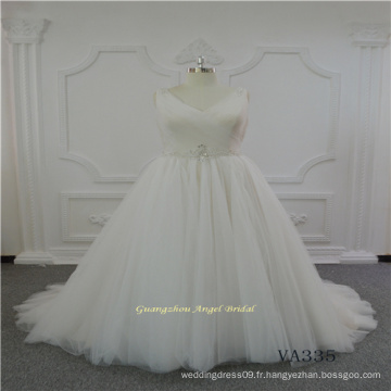 Robe de mariée sans manches en tulle avec décolleté en V